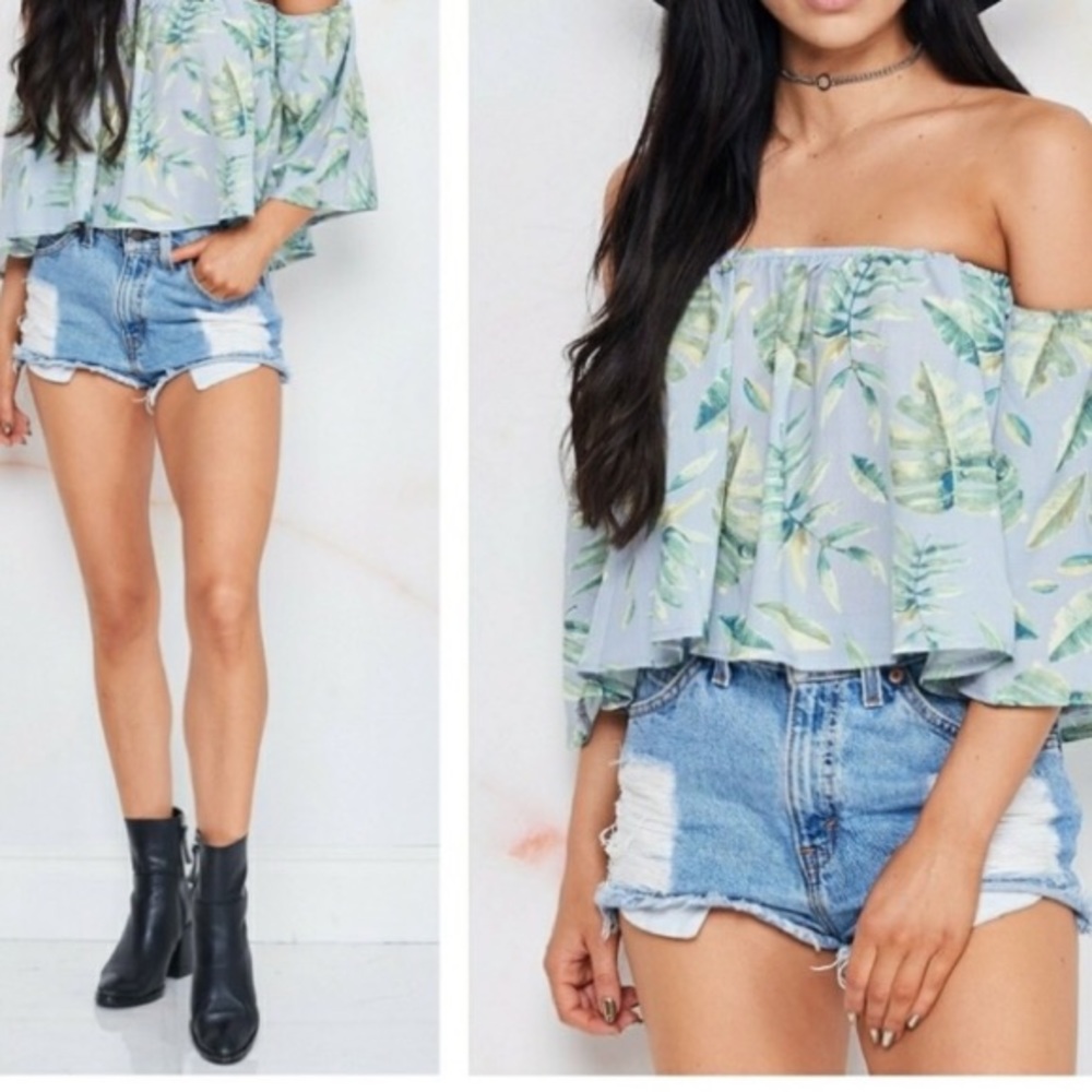 NWT Off Shoulder Tropical Palm Leaf Top